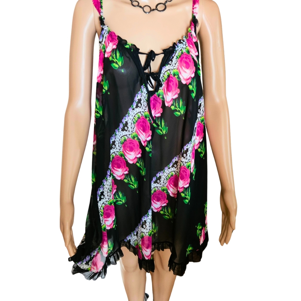 🌹Betsey Johnson Black and Pink Chemise with Floral Lace